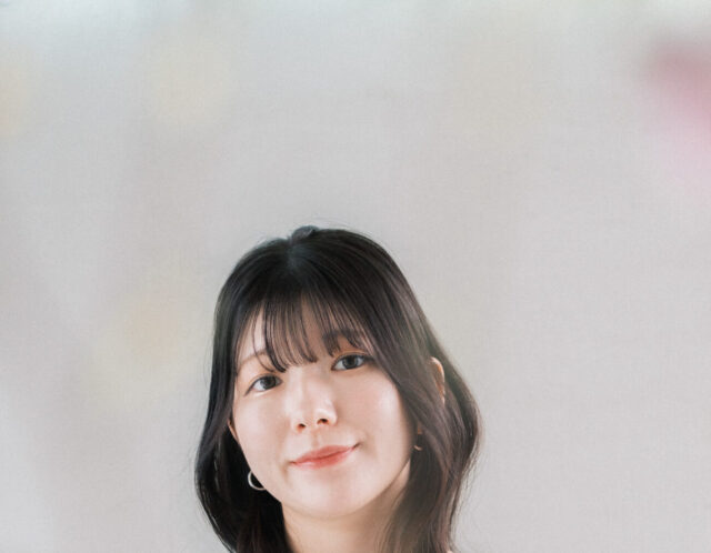 弱酸性縮毛矯正とは？艶とまとまりを叶える大人女性の髪質改善法