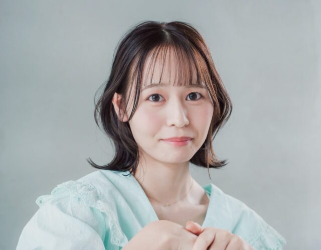 湿気で広がる髪に！髪質改善で叶える自然な艶ストレート