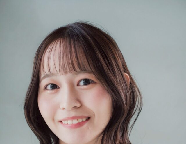 「湿気・広がり・うねりを解消する縮毛矯正で叶えるナチュラル美髪」