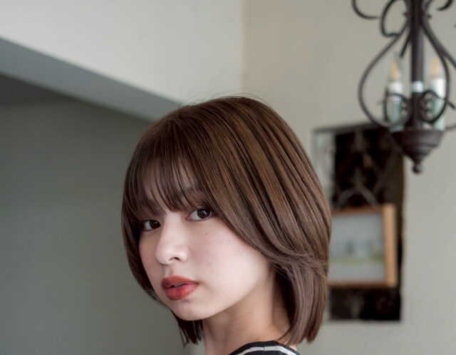 大人女性を美しく見せるレイヤースタイルと艶カラー