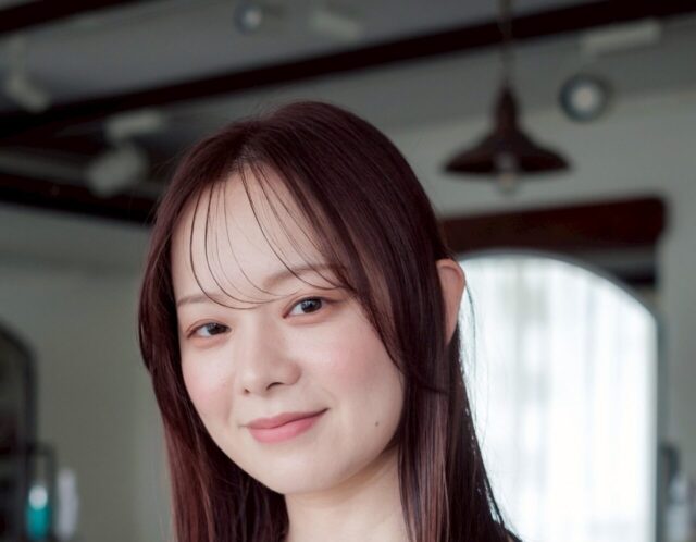 湿気で広がる髪を抑える方法と縮毛矯正