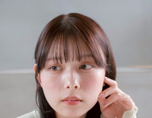 髪の広がりを抑える原因と改善方法を解説
