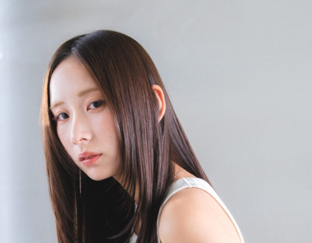 ストレートもくびれ巻きも楽しめる大人のレイヤーロング
